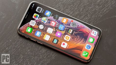 Apple iPhone XS Review .